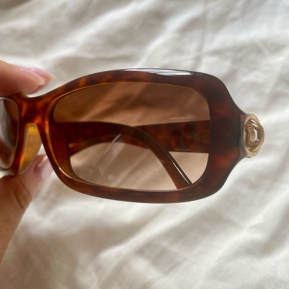 Chanel tortoise vintage sunglasses - Picture 6 of 9